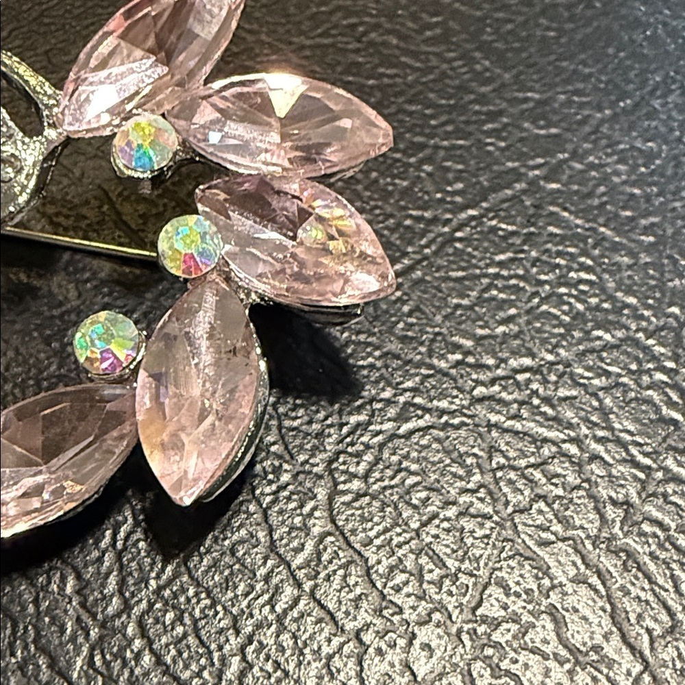 Sparkling Silver and Pink Leaf Brooch heart shaped - Picture 7 of 9